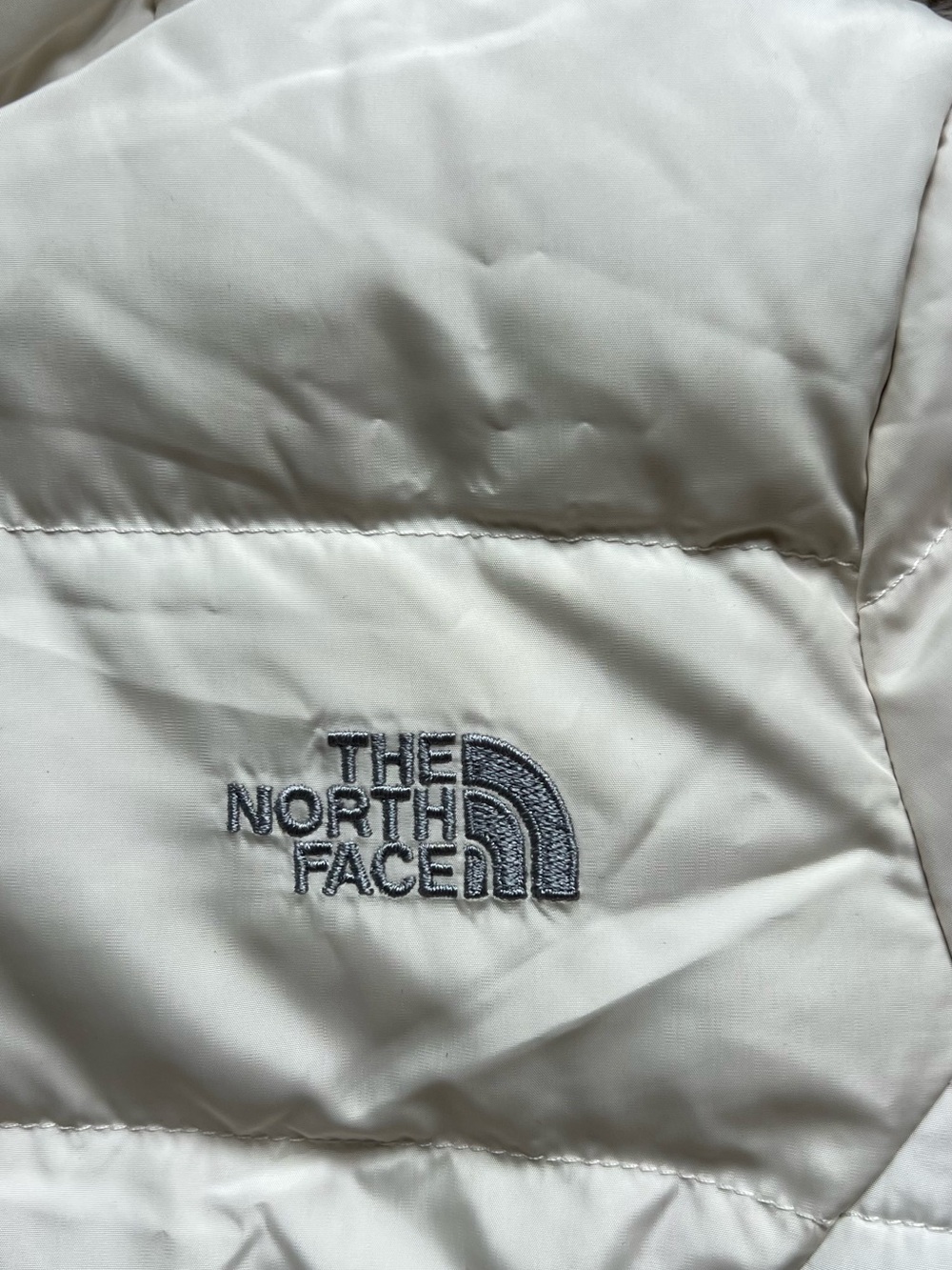 The North Face Women's Cream Quilted Hooded Puffer Jacket - Picture 7 of 10